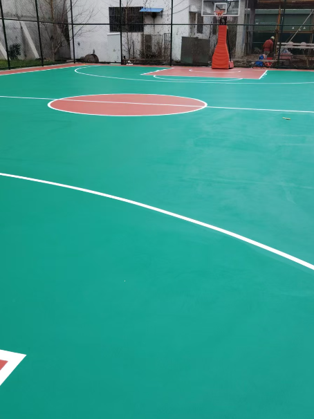 河源 球场长期使用易出现地面开裂